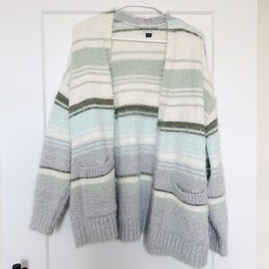 NWOT AE M Gray Cream Whoa So Cozy Fuzzy Cardigan